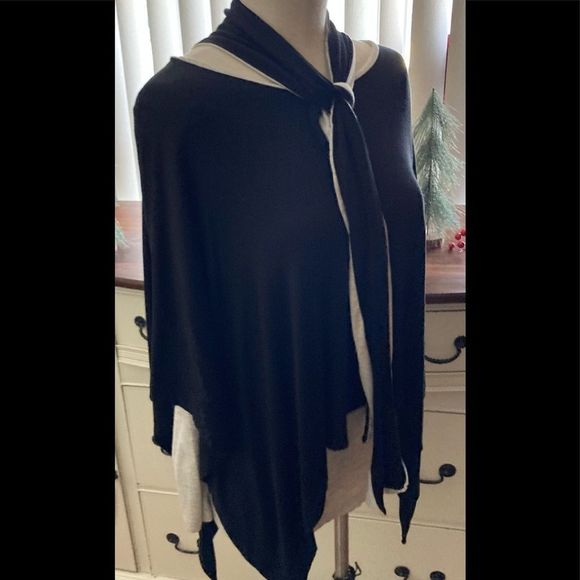 Capote Black & Gray Sweater Large - Picture 2 of 4
